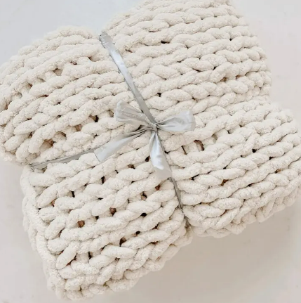 CHUNKY KNIT THROW